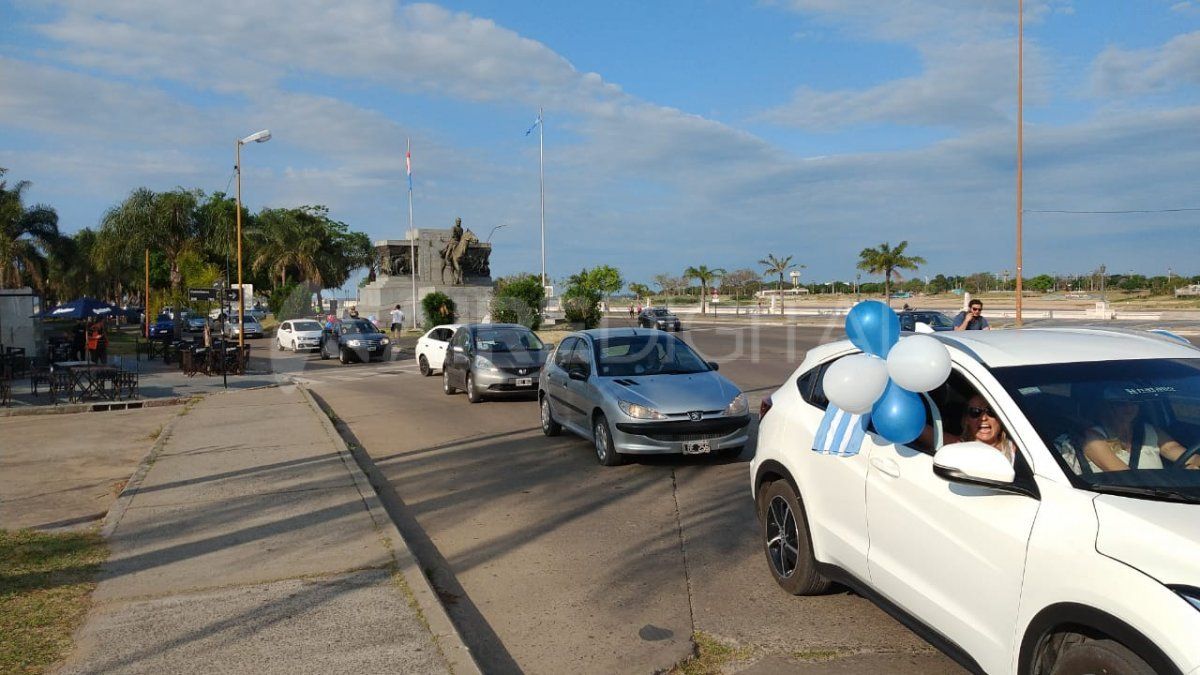 La caravana terminó su recorrido en la plaza 25 de Mayo de Santa Fe.
