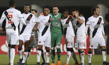 Marcel Teixeira, médico del club que milita en el Brasileirao, confirmó que 16 jugadores del plantel tienen covid-19. Marcel Teixeira, médico del club que milita en el Brasileirao, confirmó que 16 jugadores del plantel tienen covid-19.