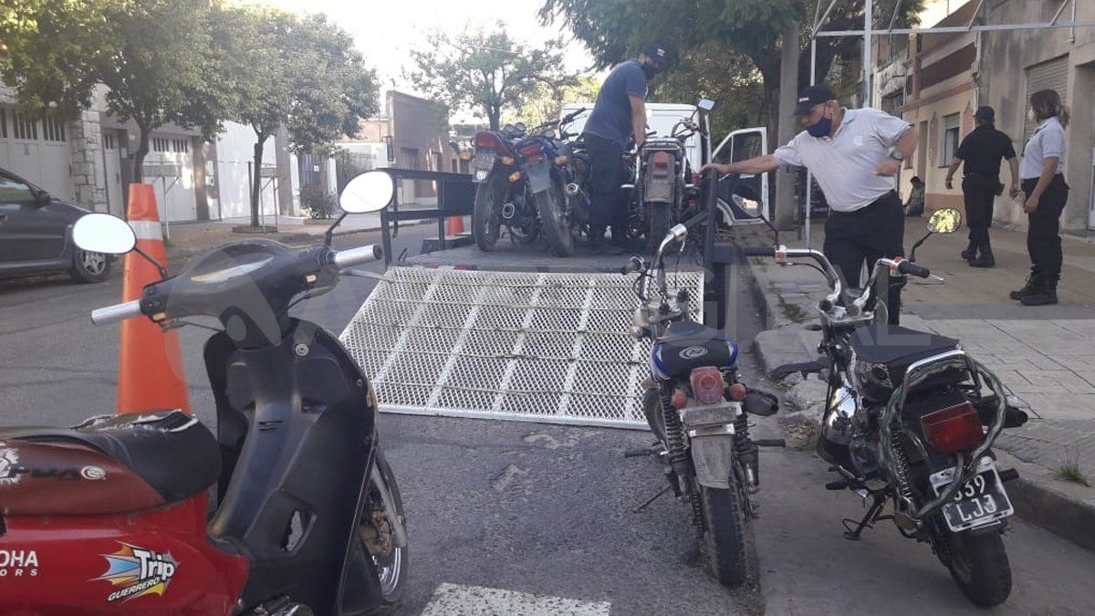 Los operativos de control de motocicletas se triplicaron desde el mes de agosto en la ciudad de Santa Fe y en la actualidad se secuestran 45 motos diarias en promedio.