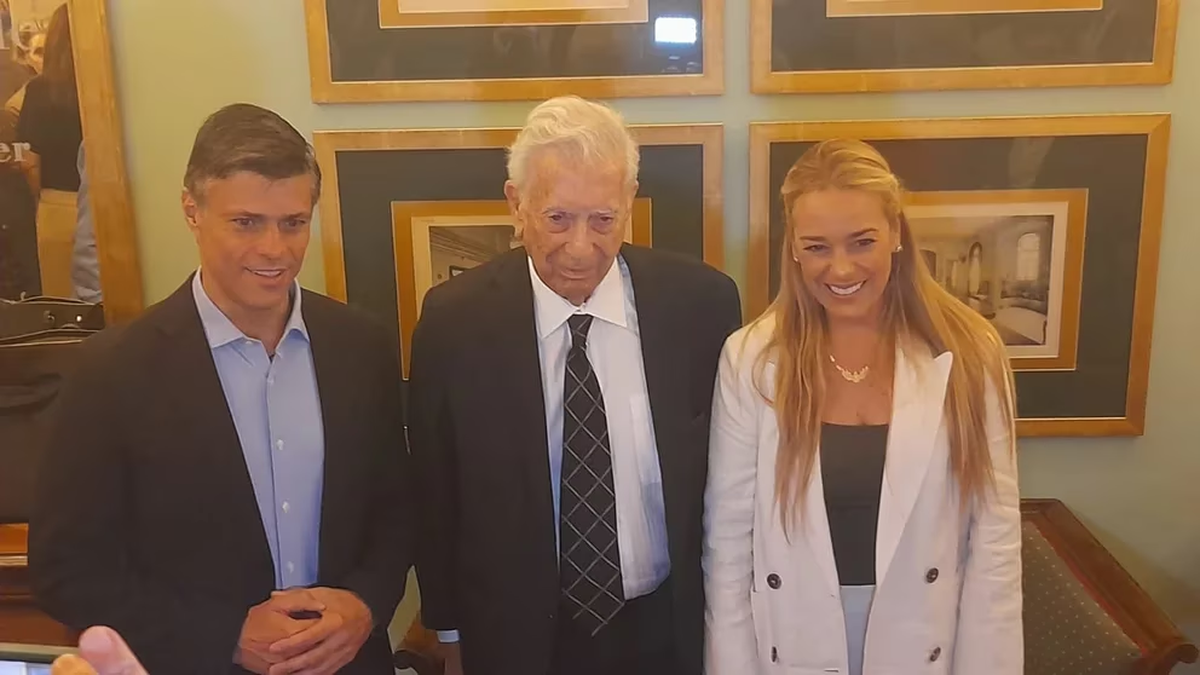 Vargas Llosa, junto a Leopoldo López y Lilian Tintori (Foto: Jose Carmona) Vargas Llosa, junto a Leopoldo López y Lilian Tintori (Foto: Jose Carmona)