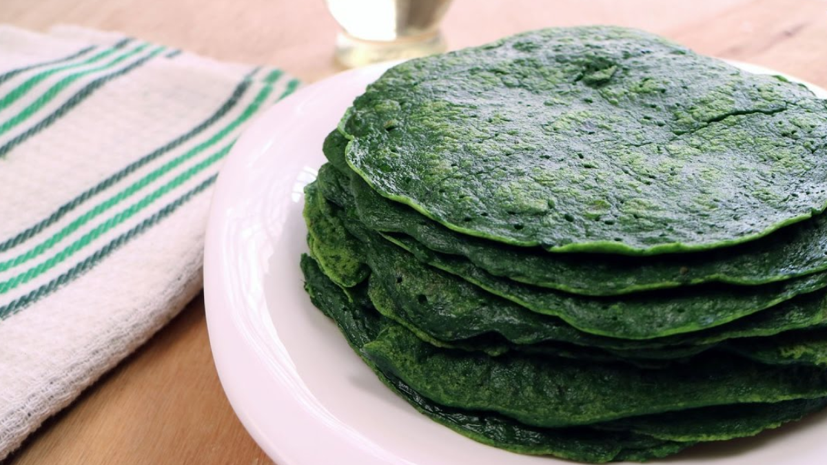 Sorprendé a todos con estos panqueques de espinaca, perfectos para un desayuno o cena ligera y deliciosa.