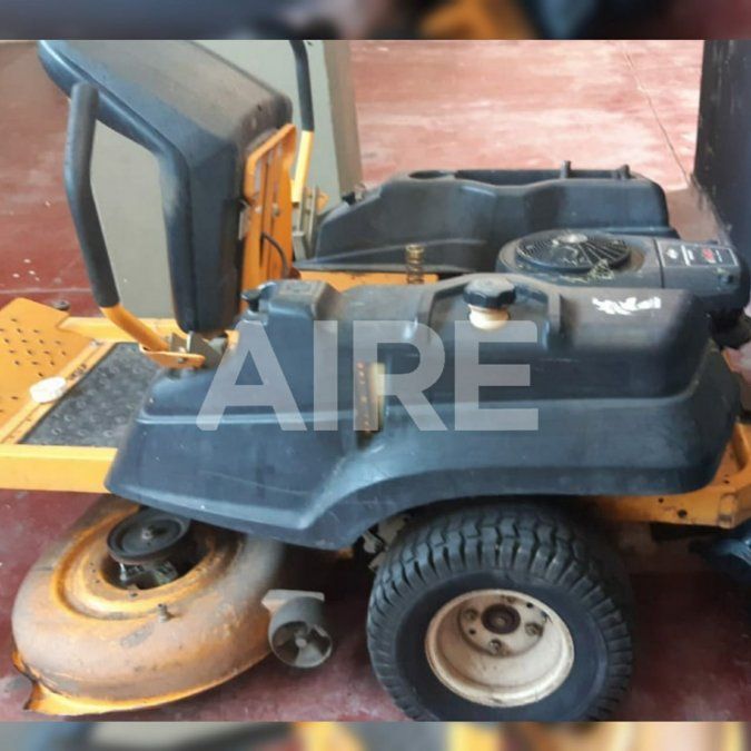 Se llevaron el asiento de la máquina de cortar el césped.