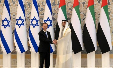 Destruyeron un misil de rebeldes yemeníes contra Emiratos Árabes Unidos durante la visita del presidente de Israel. Destruyeron un misil de rebeldes yemeníes contra Emiratos Árabes Unidos durante la visita del presidente de Israel.
