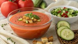 altText(Gazpacho andaluz: la sopa tradicional del refrescante clásico español)}