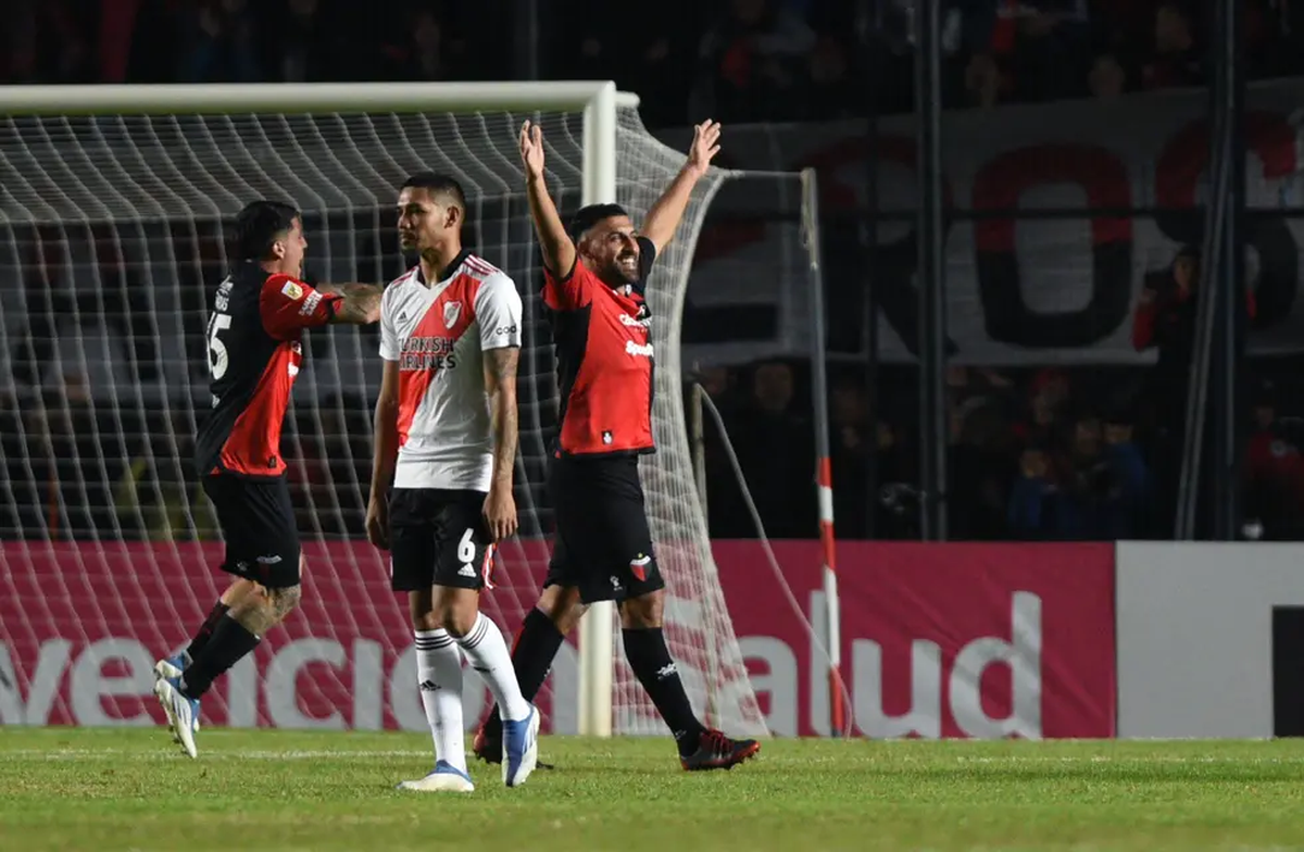 River, una de las víctimas preferidas de Wanchope Ábila. River, una de las víctimas preferidas de Wanchope Ábila.
