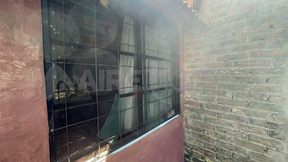 Los delincuentes ingresan a las viviendas por donde pueden y se llevan todo lo que encuentran a su paso. Los delincuentes ingresan a las viviendas por donde pueden y se llevan todo lo que encuentran a su paso.