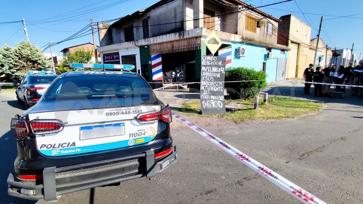 Un adolescente resultó herido de arma de fuego mientras trabajaba dentro de una barbería en la zona suroeste de Rosario.