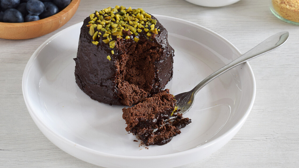 La banana y la avena se unieron para crear el bizcochuelo más saludable. Un mug cake que cuida tu dieta.