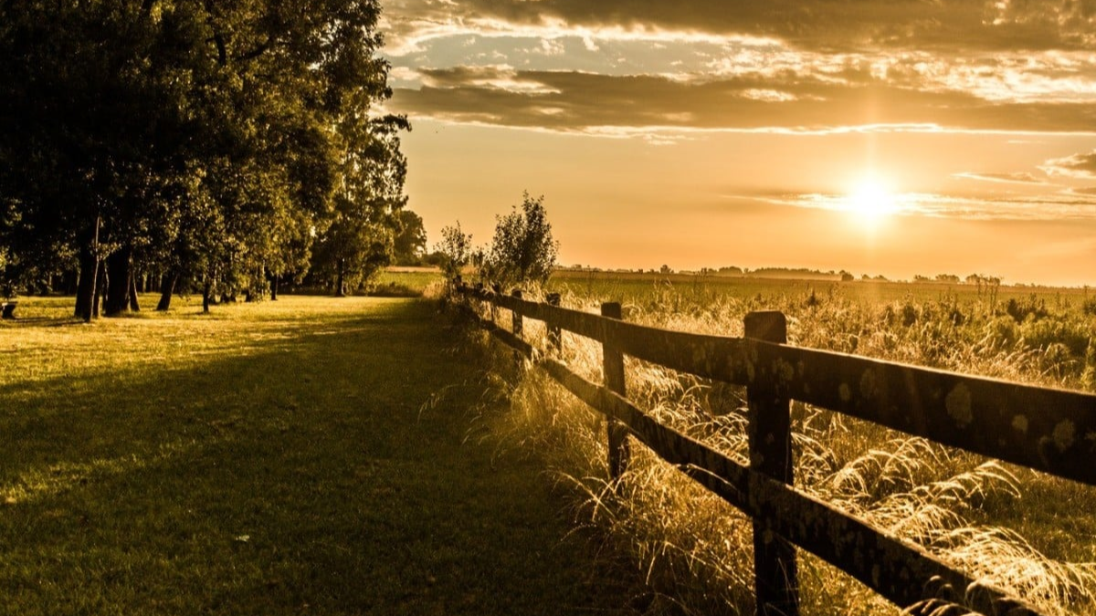 Vague es un pequeño pueblo histórico con un encanto rural único. Vague es un pequeño pueblo histórico con un encanto rural único.