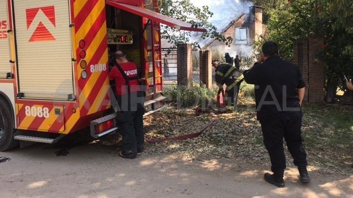 Bomberos de Rincón y personal de la Subcomisaría 20 participaron del procedimiento. 