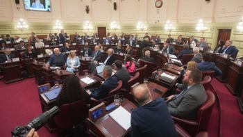 La comisión Redactora, tras una reunión con la comisión de Funcionamiento del Estado, incorporó la palabra “intransferible” en el artículo referido a la Caja de Jubilaciones. 
