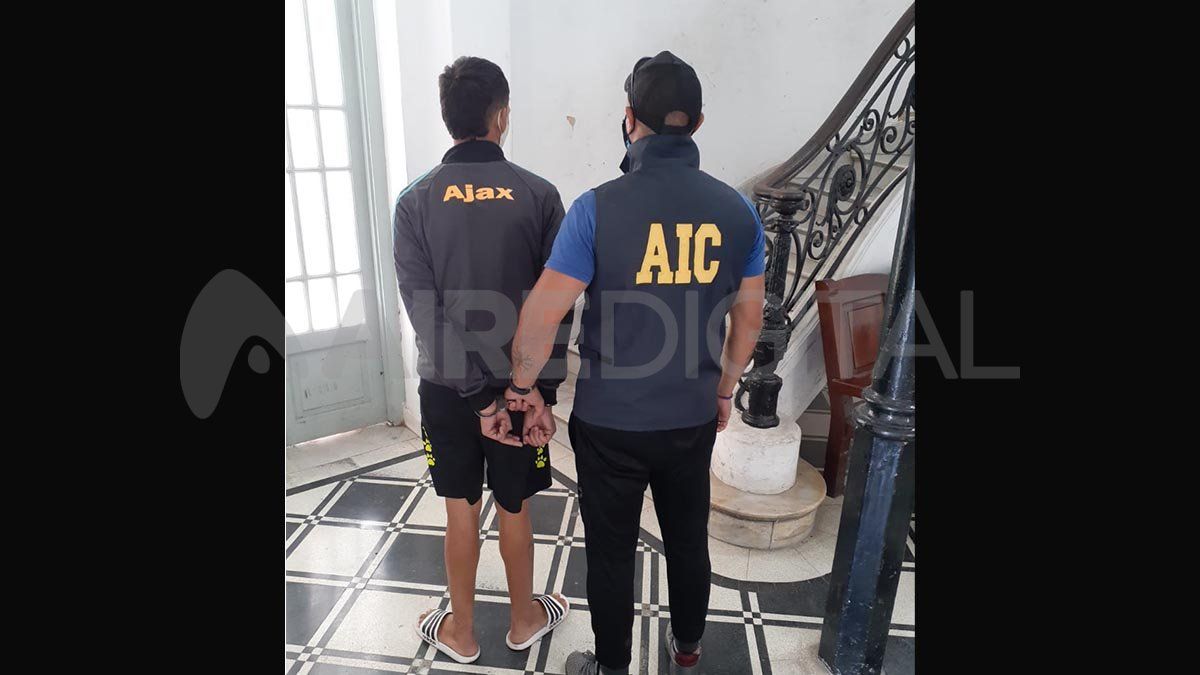 El menor detenido tiene 16 años. Fue trasladado a Asuntos Juveniles.