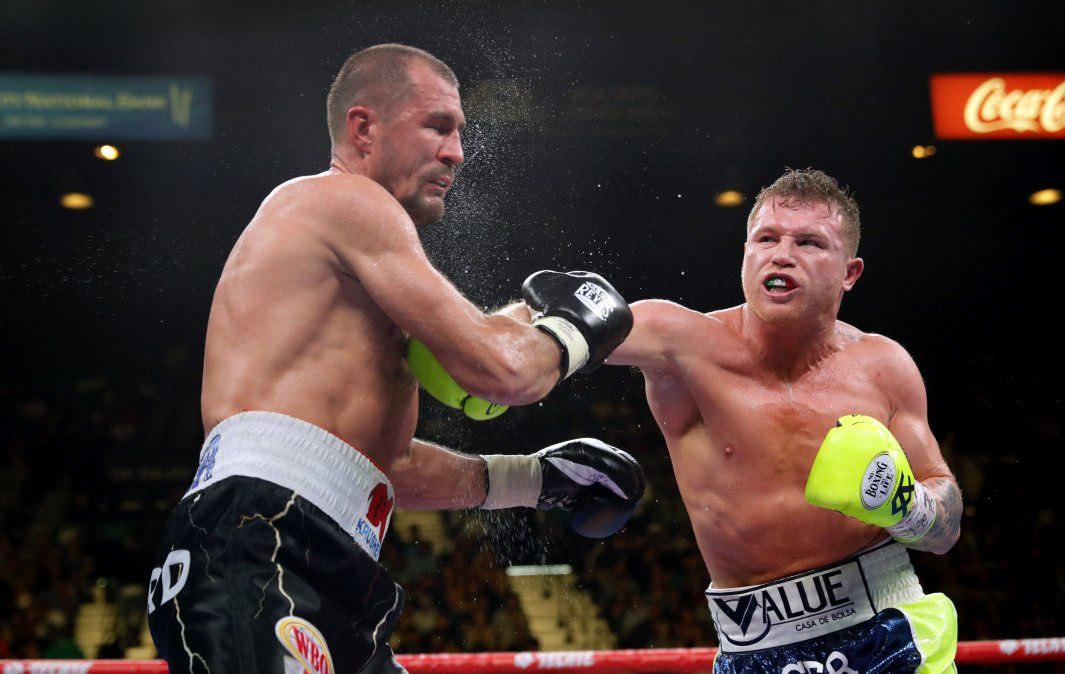 Canelo Álvarez le arrebató el título a Kovalev con un derechazo demoledor
