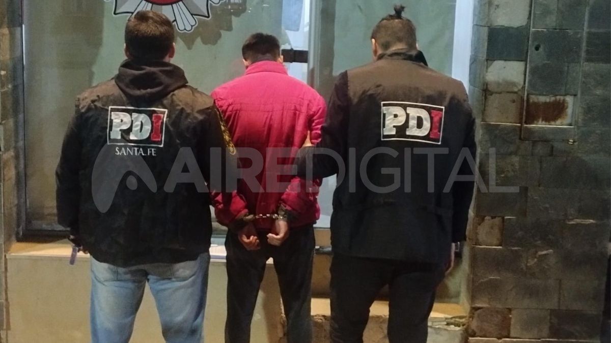 El violento hecho que quedó registrado por las cámaras ocurrió el martes por la noche en Santo Tomé.