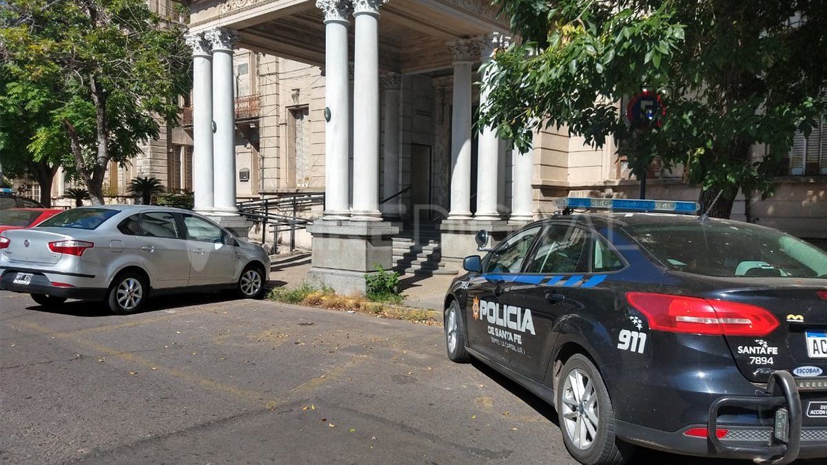 Esta central es el corazón del 107 donde se recepcionan todos los llamados para auxilios y traslados en la ciudad de Santa Fe y el Gran Santa Fe