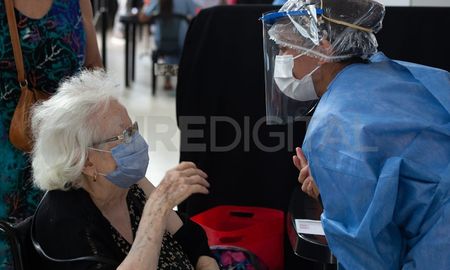 Comienza la vacunación con cuartas dosis a mayores de 80 años. Comienza la vacunación con cuartas dosis a mayores de 80 años.