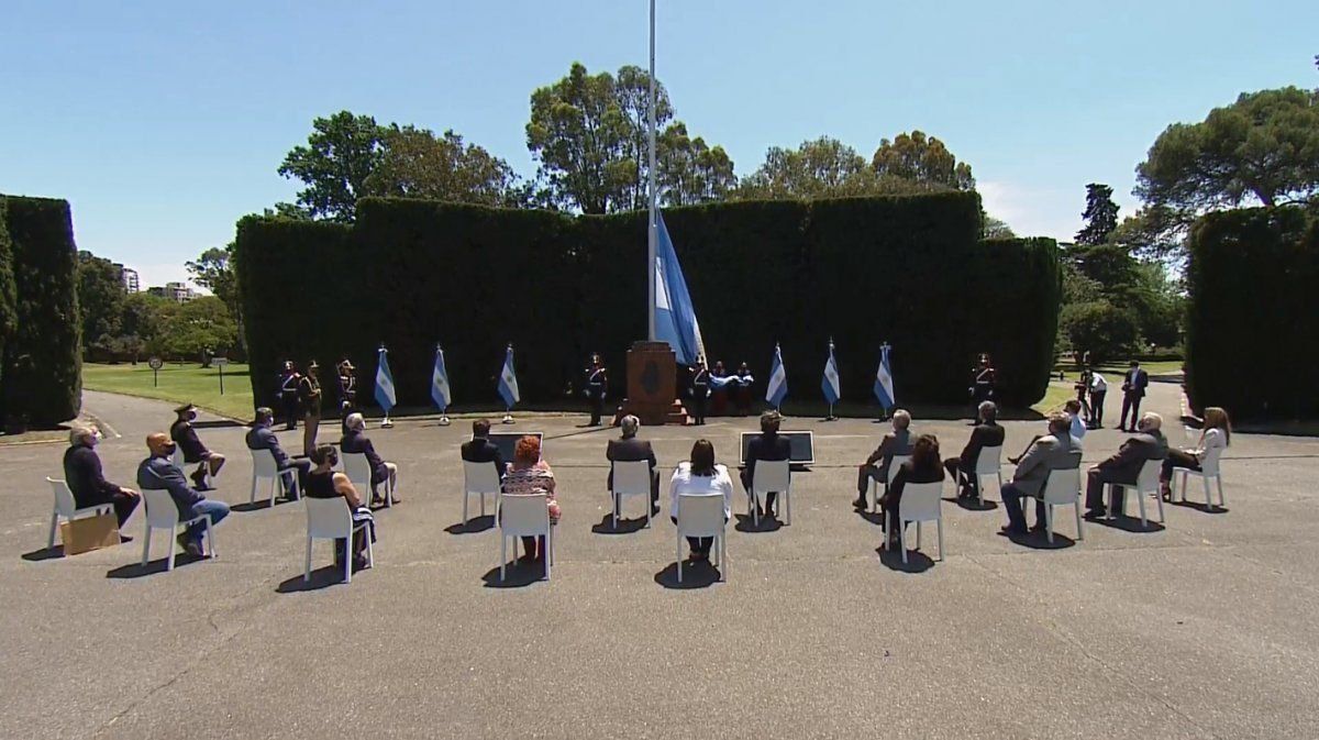 Alberto Fernández en el homenaje por el bicentenario del primer izamiento de la bandera en Malvinas.