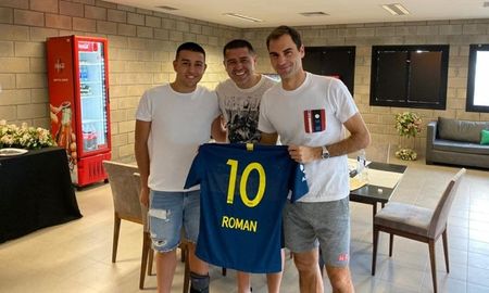 riquelme saludo a roger federer previo al partido exhibicion riquelme saludo a roger federer previo al partido exhibicion