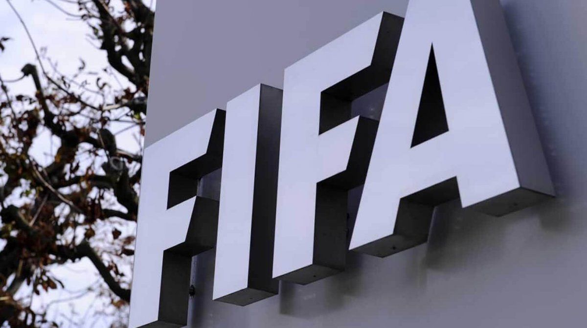 FIFA planea suspender la actividad de todos los seleccionados nacionales hasta el año próximo