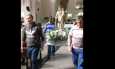En contacto con AIRE, el religioso aseguró que “no hay que buscar ningún tipo de significado detrás de la caída, fue un accidente”. En contacto con AIRE, el religioso aseguró que “no hay que buscar ningún tipo de significado detrás de la caída, fue un accidente”.