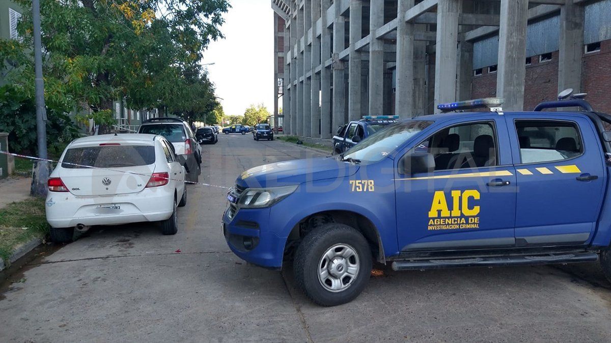 Cuatro uniformados y un hincha de Peñarol terminó herido en medio de los disturbios previo al partido contra Peñarol de Montevideo