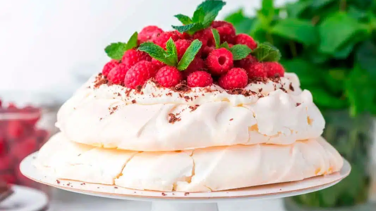Cómo hacer la mejor tarta pavlova en casa: la receta fácil y con pocos ingredientes