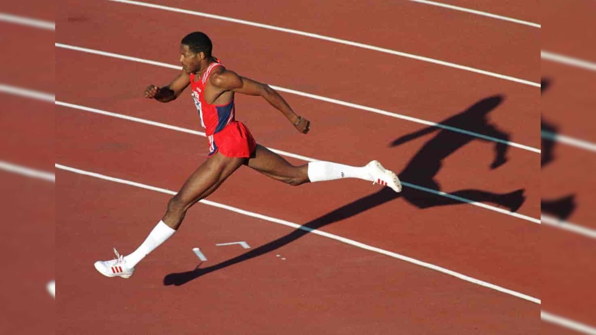 Sotomayor contó con un físico privilegiado para la práctica del salto en alto. Espigado y longilíneo –con piernas muy largas y fuertes, fundamentales para impulsarse–, mide 1,94 metro y, en su etapa activa como atleta, pesaba (en promedio) 80 kilos.