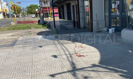 El ataque ocurrió en la puerta de una reconocida heladería santotomesina. El ataque ocurrió en la puerta de una reconocida heladería santotomesina.