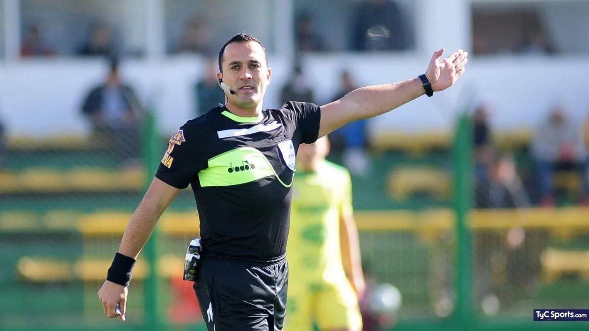 Fernando Espinoza será el encargado de impartir justicia entre Colón e Independiente este lunes en el estadio Brigadier López, en el encuentro que cerrará la fecha N° 11 de la Liga Profesional.