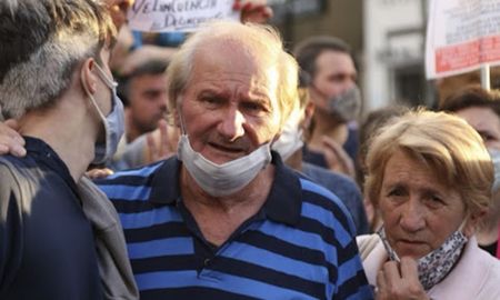 Roberto Sabo, padre del kiosquero asesinado en Ramos Mejía, durante la protesta por el crimen de su hijo., Roberto Sabo, padre del kiosquero asesinado en Ramos Mejía, durante la protesta por el crimen de su hijo.,