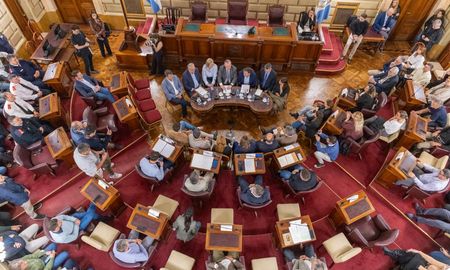 El Senado de Santa Fe fue sede de una audiencia pública en la que legisladores, intendentes, presidentes comunales, entidades intermedias y vecinos de distintas localidades debatieron sobre la “situación de profundo deterioro y estado de abandono” de la Ruta Nacional 34. El Senado de Santa Fe fue sede de una audiencia pública en la que legisladores, intendentes, presidentes comunales, entidades intermedias y vecinos de distintas localidades debatieron sobre la “situación de profundo deterioro y estado de abandono” de la Ruta Nacional 34.