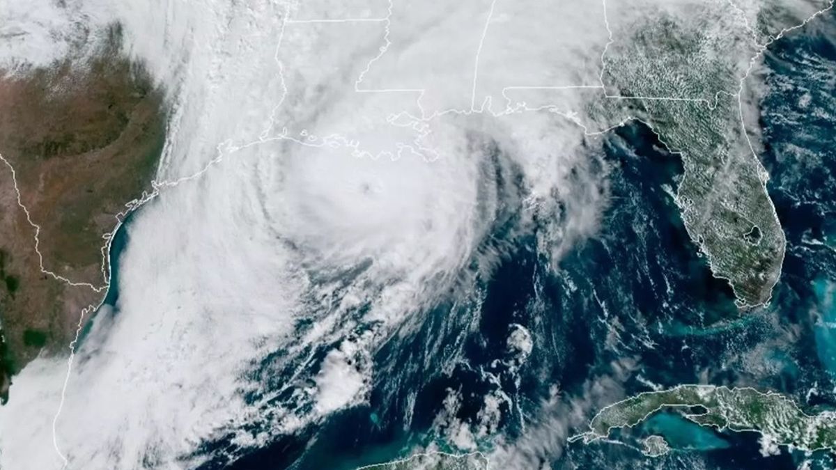 Ante la inminente llegada de Zeta, los gobernadores de Luisiana, Alabama y Misisipi declararon estados de emergencia.