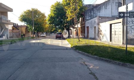 La balacera se produjo luego del tradicional baile del Club Villa Dora en esta zona del barrio Sargento Cabral. La balacera se produjo luego del tradicional baile del Club Villa Dora en esta zona del barrio Sargento Cabral.