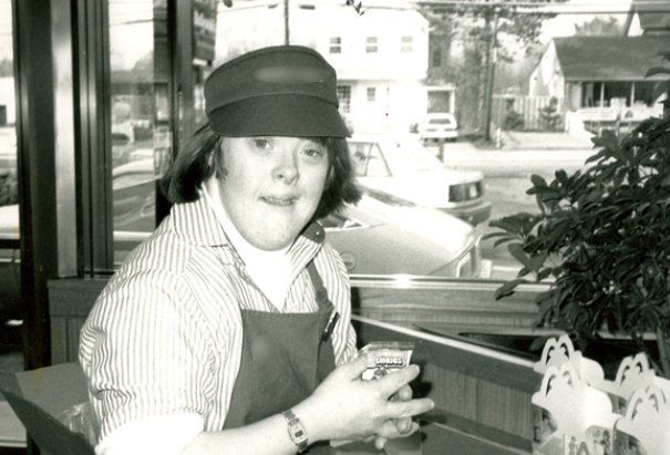 Falleció la admirada mujer con Síndrome de Down que trabajó 32 años en una famosa cadena de comida rápida