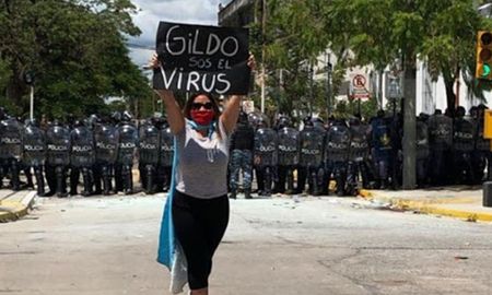 La gente salió a la calle tras el anuncio de la fase 1. La gente salió a la calle tras el anuncio de la fase 1.