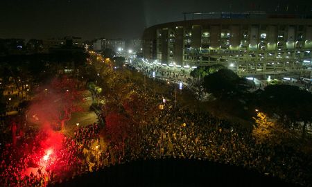 al menos 12 heridos en disturbios durante manifestacion separatista afuera del camp nou al menos 12 heridos en disturbios durante manifestacion separatista afuera del camp nou