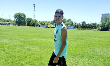 El volante de la selección argentina ya se encuentra entrenando con el Bayer Leverkusen, luego de encarar la primera parte de la recuperación en Ezeiza. El volante de la selección argentina ya se encuentra entrenando con el Bayer Leverkusen, luego de encarar la primera parte de la recuperación en Ezeiza.