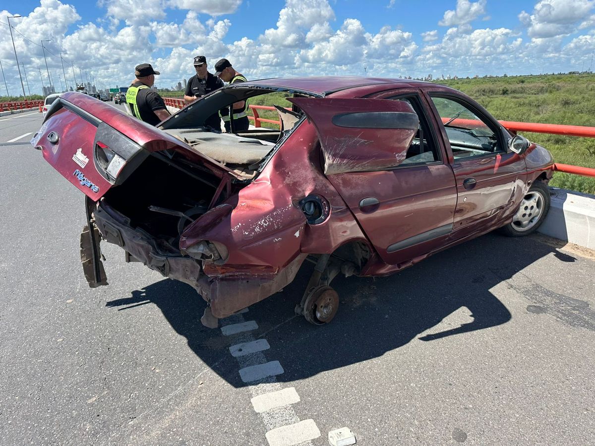 El conductor del Megane fue trasladado para constatar lesiones.