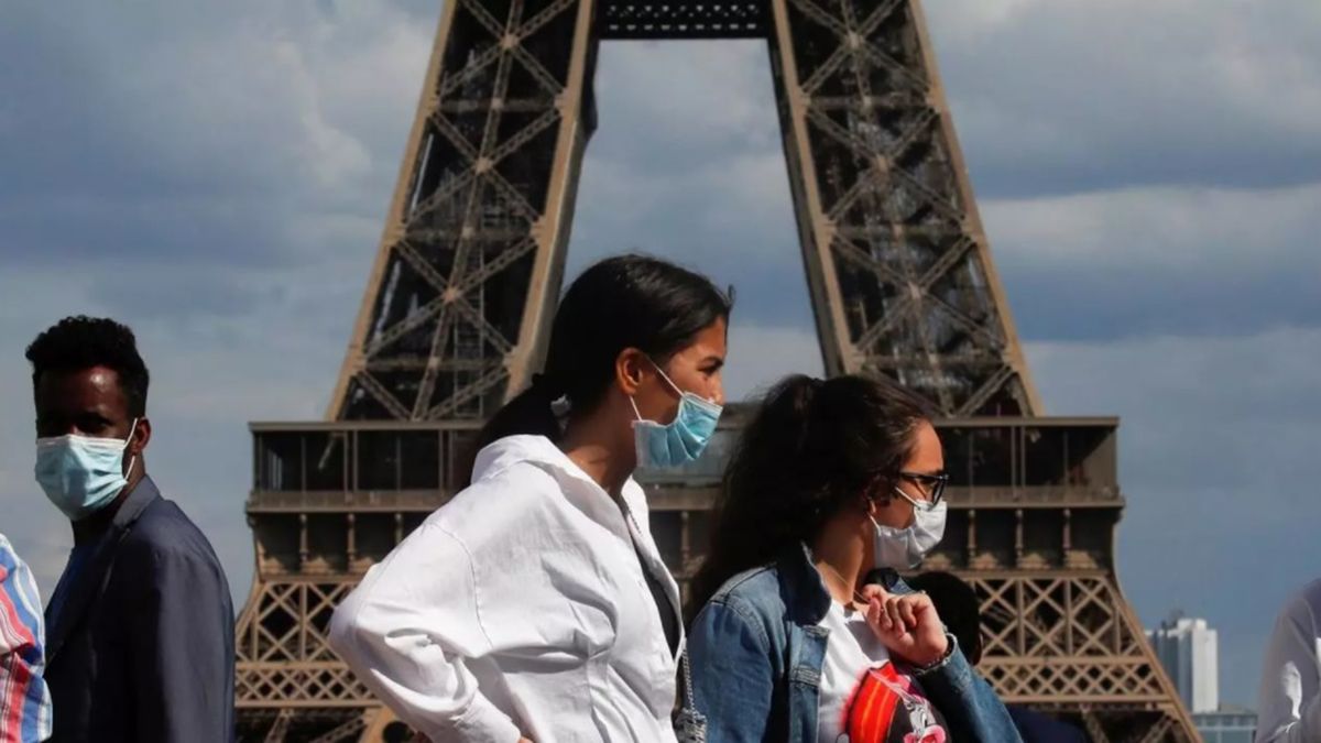 París entrará en estado de alerta máxima este lunes por los aumentos de casos de coronavirus.