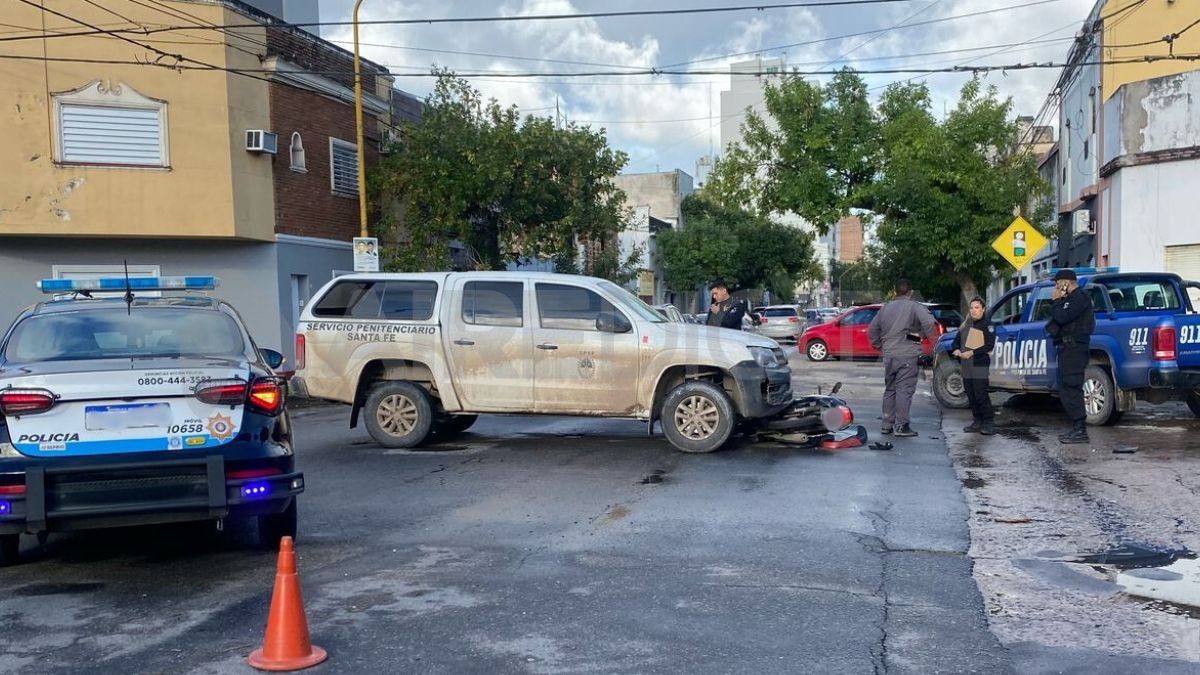 El accidente se produjo en la intersección de Salvador Caputto y Doctor Zavalla.