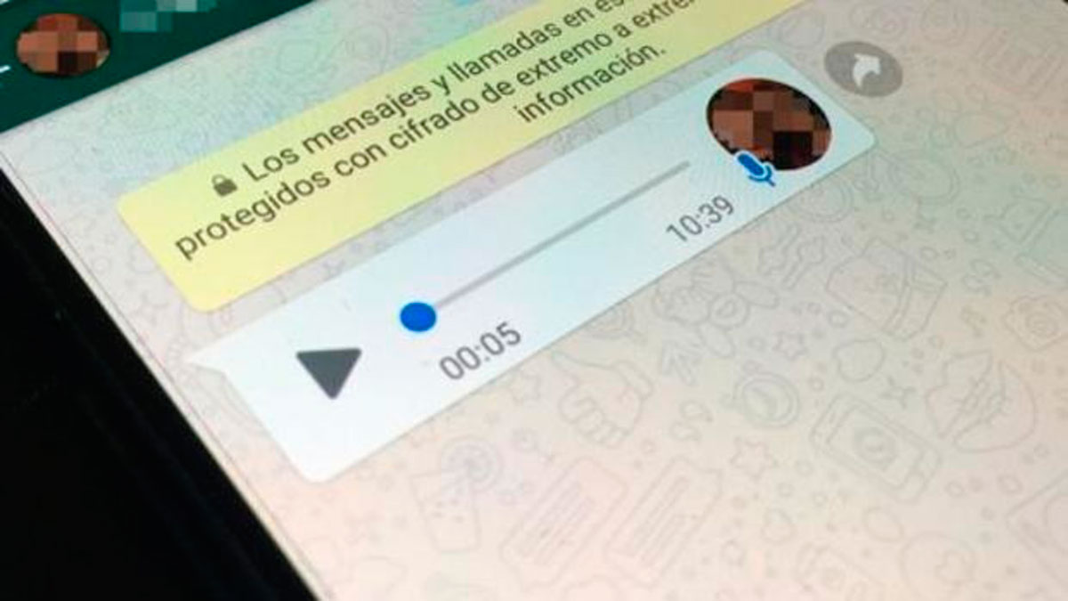 WhatsApp permite, a través de aplicaciones de terceros, traducir los audios en texto.