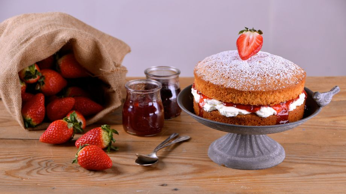 El bizcochuelo Victoria debe su nombre a la reina Victoria de Inglaterra. El bizcochuelo Victoria debe su nombre a la reina Victoria de Inglaterra.