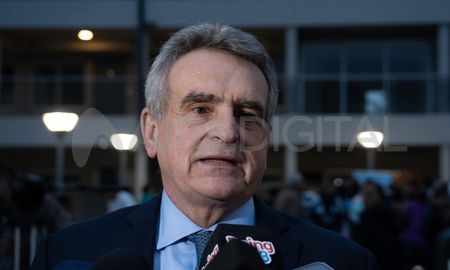 El candidato a vicepresidente de UxP, Agustín Rossi, remarcó la celeridad con la que se resolvió en conjunto el episodio que derivó en la renuncia de Insaurralde. El candidato a vicepresidente de UxP, Agustín Rossi, remarcó la celeridad con la que se resolvió en conjunto el episodio que derivó en la renuncia de Insaurralde.