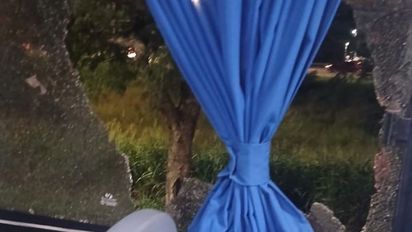 Santa Fe: apedrearon un colectivo en la Ruta Nacional 168 y una mujer terminó herida