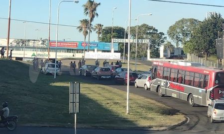Se registraron demoras de hasta media hora para acceder al túnel subfluvial por Paraná. Se registraron demoras de hasta media hora para acceder al túnel subfluvial por Paraná.