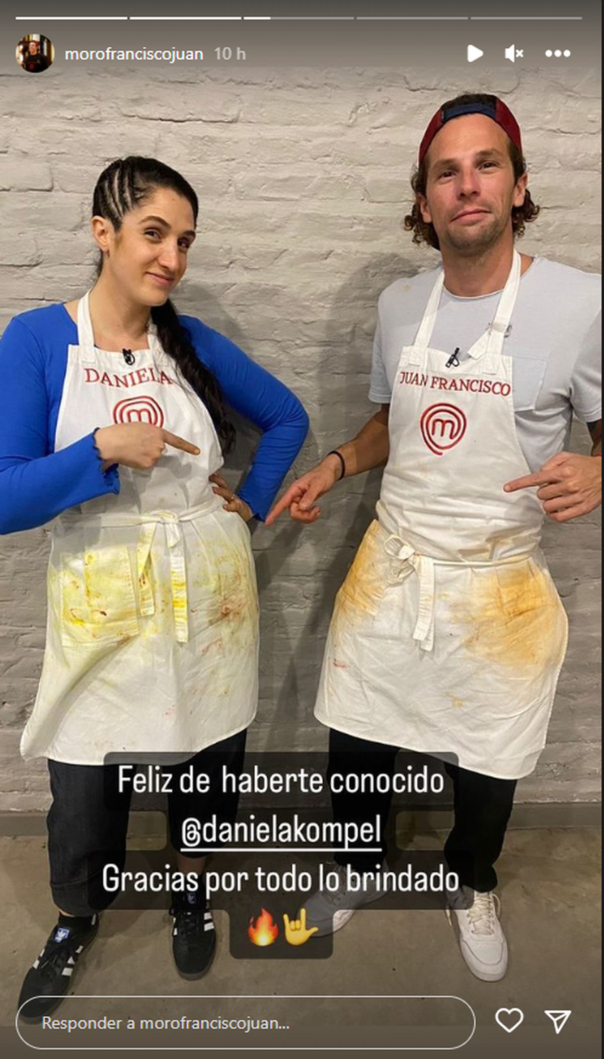 Juan Francisco de MasterChef despidió a Daniela Kompel de MasterChef. Juan Francisco de MasterChef despidió a Daniela Kompel de MasterChef.