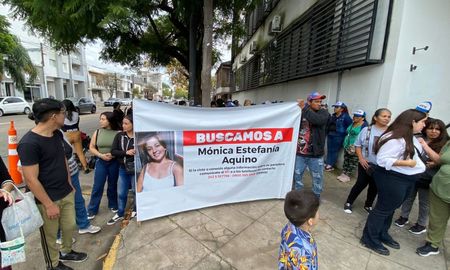 Familiares, amigos y organizaciones sociales realizan distintas actividades en la ciudad de Santa Fe para exigir avances en la causa y reclamar su aparición. Familiares, amigos y organizaciones sociales realizan distintas actividades en la ciudad de Santa Fe para exigir avances en la causa y reclamar su aparición.