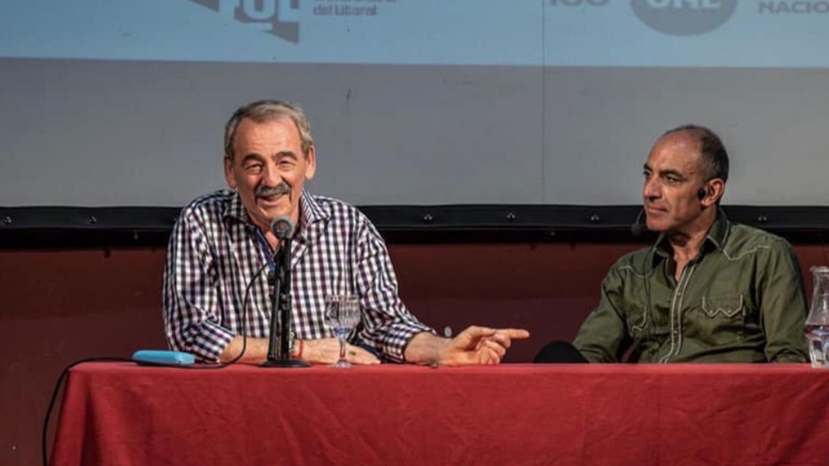 Su amor por el teatro lo llevó a ocupar roles destacados en la escena cultural. Su amor por el teatro lo llevó a ocupar roles destacados en la escena cultural.