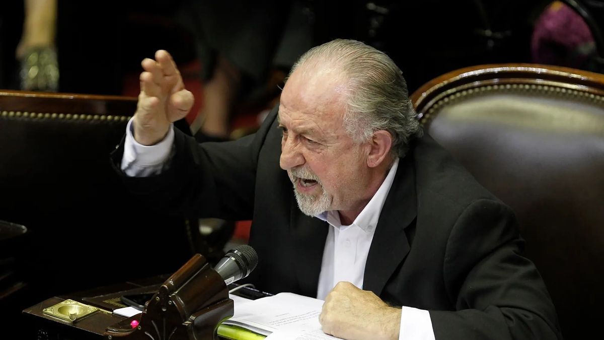 La declaración está firmada por Hugo Yasky, Pablo Carro, Vanesa Siley, Mónica Macha, Blanca Osuna, Anahí Costa, María Carolina Moisés, Daniel Arroyo, Mara Brawer, Juan Carlos Alderete y Nancy Sand, entre otros.