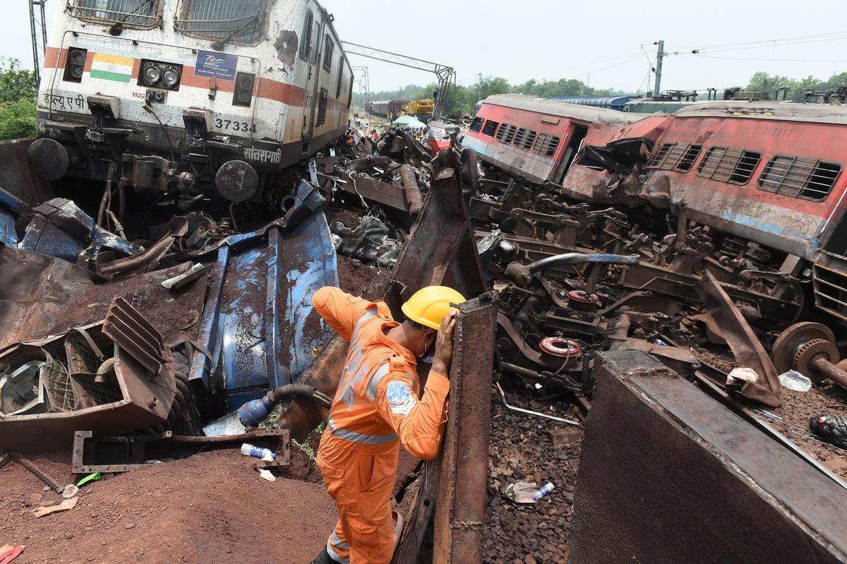 Accidente fatal: al menos dos muertos tras el descarrilamiento de un tren en India